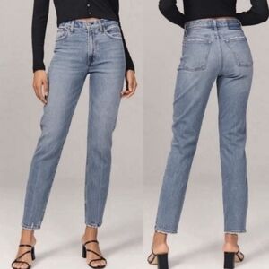 Abercrombie and Fitch Curve Love Jeans The Mom High-Rise 25W
